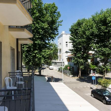 Hotel Londra Rimini Exterior foto